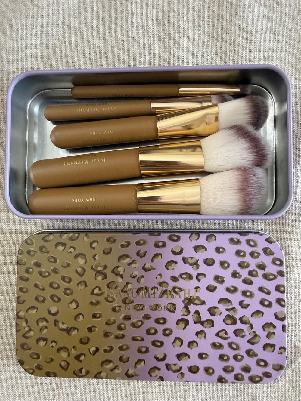 Isaac Mizrahi New York 5 Piece Makeup Brush Set with Tin NIB